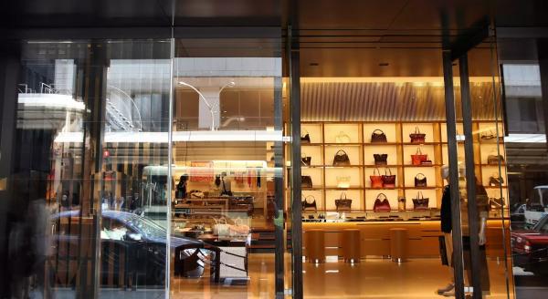 رغم الأزمة العالمية ... مجموعة خاصة بالسلع الفاخرة تحقق أرباحا غير مسبوقة